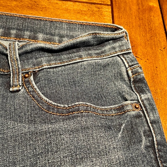 Old Navy Original Mid Rise Straight Leg Denim Jeans Women's 6 Short S945-125 - Picture 8 of 11